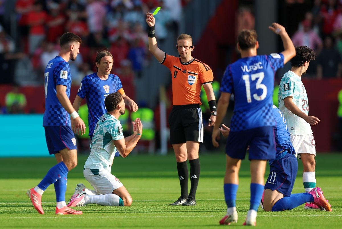 HRVATSKA IDE DOMA: Portugal uz čudne sudačke odluke s 2:1 savladao Vatrene HRVATSKA IDE DOMA: Portugal uz čudne sudačke odluke s 2:1 savladao Vatrene