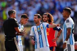 ARGENTINA SKINUTA S TRONA: Torres pogotkom u 106. minuti donio Španjolskoj titulu svjetskog prvaka ARGENTINA SKINUTA S TRONA: Torres pogotkom u 106. minuti donio Španjolskoj titulu svjetskog prvaka