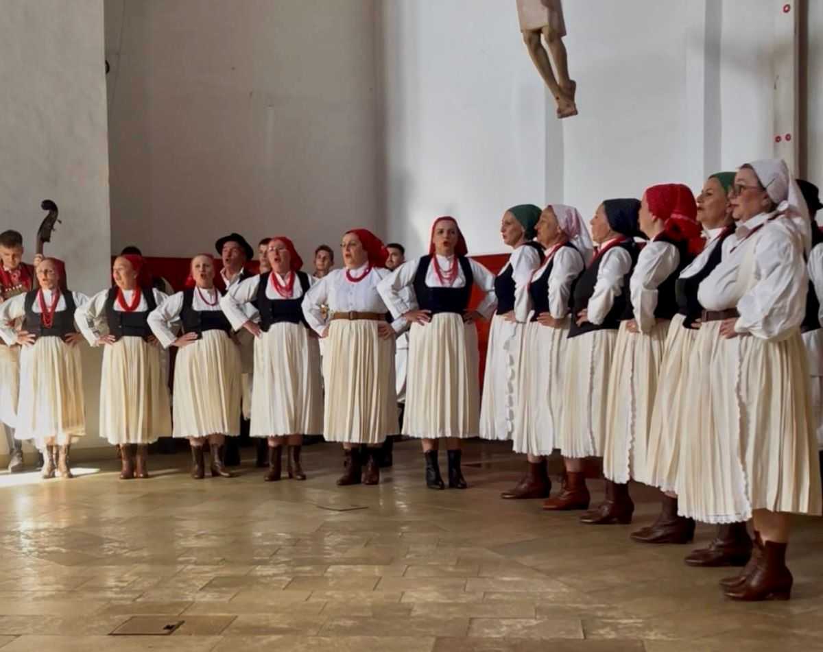 VEČER ZA PAMĆENJE: HKUD “Prigorec” Markuševec iz Zagreba oduševio München izvrsnim koncertom hrvatske baštine VEČER ZA PAMĆENJE: HKUD “Prigorec” Markuševec iz Zagreba oduševio München izvrsnim koncertom hrvatske baštine