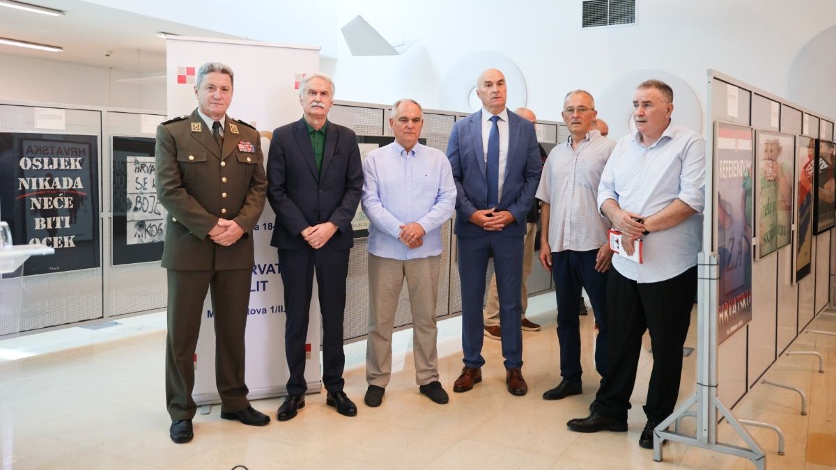 MOĆNO ORUŽJE DOMOVINSKOG RATA: General Slaven Zdilar u Splitu otvorio izložbu „Hrvatski ratni plakat 1991.-1995.” MOĆNO ORUŽJE DOMOVINSKOG RATA: General Slaven Zdilar u Splitu otvorio izložbu „Hrvatski ratni plakat 1991.-1995.”