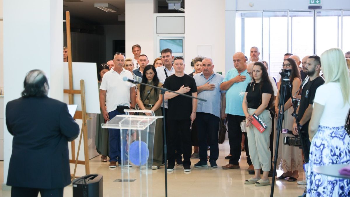MOĆNO ORUŽJE DOMOVINSKOG RATA: General Slaven Zdilar u Splitu otvorio izložbu „Hrvatski ratni plakat 1991.-1995.” MOĆNO ORUŽJE DOMOVINSKOG RATA: General Slaven Zdilar u Splitu otvorio izložbu „Hrvatski ratni plakat 1991.-1995.”