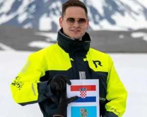 S HAJDUKOVIM GRBOM „NA VRHU SVIJETA“: Martin Mitrović po drugi put na Sjevernom polu S HAJDUKOVIM GRBOM „NA VRHU SVIJETA“: Martin Mitrović po drugi put na Sjevernom polu