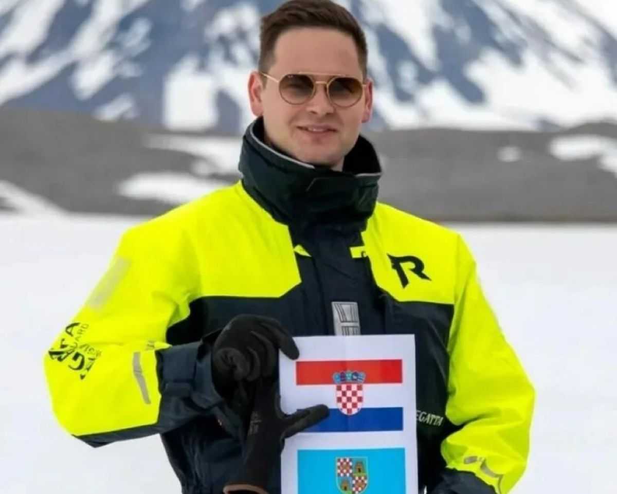 S HAJDUKOVIM GRBOM „NA VRHU SVIJETA“: Martin Mitrović po drugi put na Sjevernom polu S HAJDUKOVIM GRBOM „NA VRHU SVIJETA“: Martin Mitrović po drugi put na Sjevernom polu