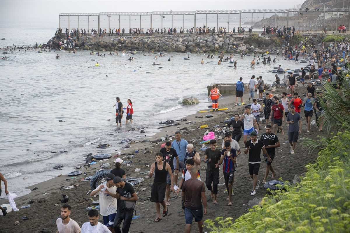 ŠOKANTNE SLIKE IZ CAUTE: Zbog masovnog priljeva migranata, Italija traži izbacivanje Španjolske iz schengenskog prostora    