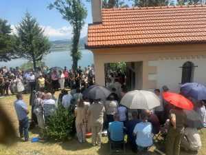PROSLAVA BLAGDAN SV. ILIJE NA REŠETARICI: Mnogi hrvatski iseljenici na tradicionalnom slavlju uz obale Buškog jezera PROSLAVA BLAGDAN SV. ILIJE NA REŠETARICI: Mnogi hrvatski iseljenici na tradicionalnom slavlju uz obale Buškog jezera