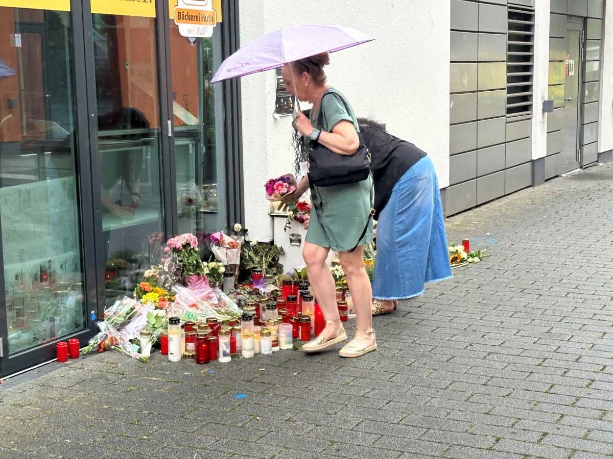 (FOTO) KOMEMORACIJA ZA UBIJENU HRVATICU U NJEMAČKOJ: Grad Kelkheim u zajedničkoj molitvi za žrtvu brutalnog obiteljskog nasilja (FOTO) KOMEMORACIJA ZA UBIJENU HRVATICU U NJEMAČKOJ: Grad Kelkheim u zajedničkoj molitvi za žrtvu brutalnog obiteljskog nasilja
