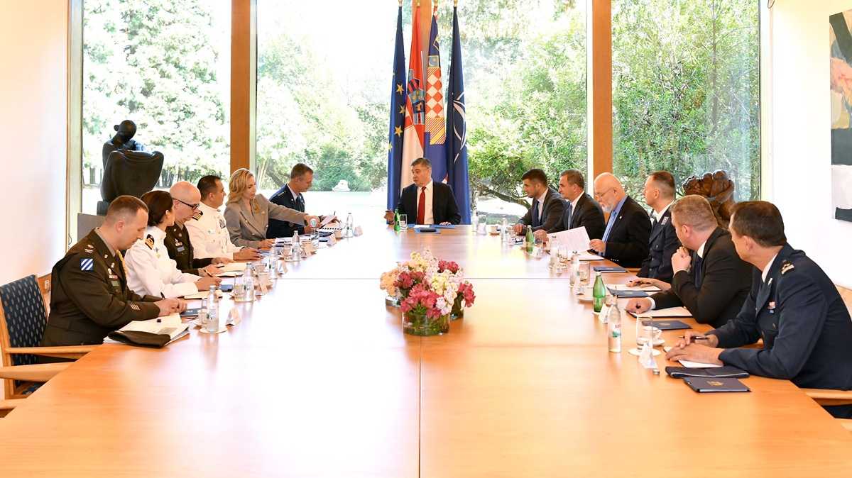 VOJNI VRH U ZAGREBU: Anušić pred šefom NATO-a za Europu otvorio pitanje srpskog naoružanja