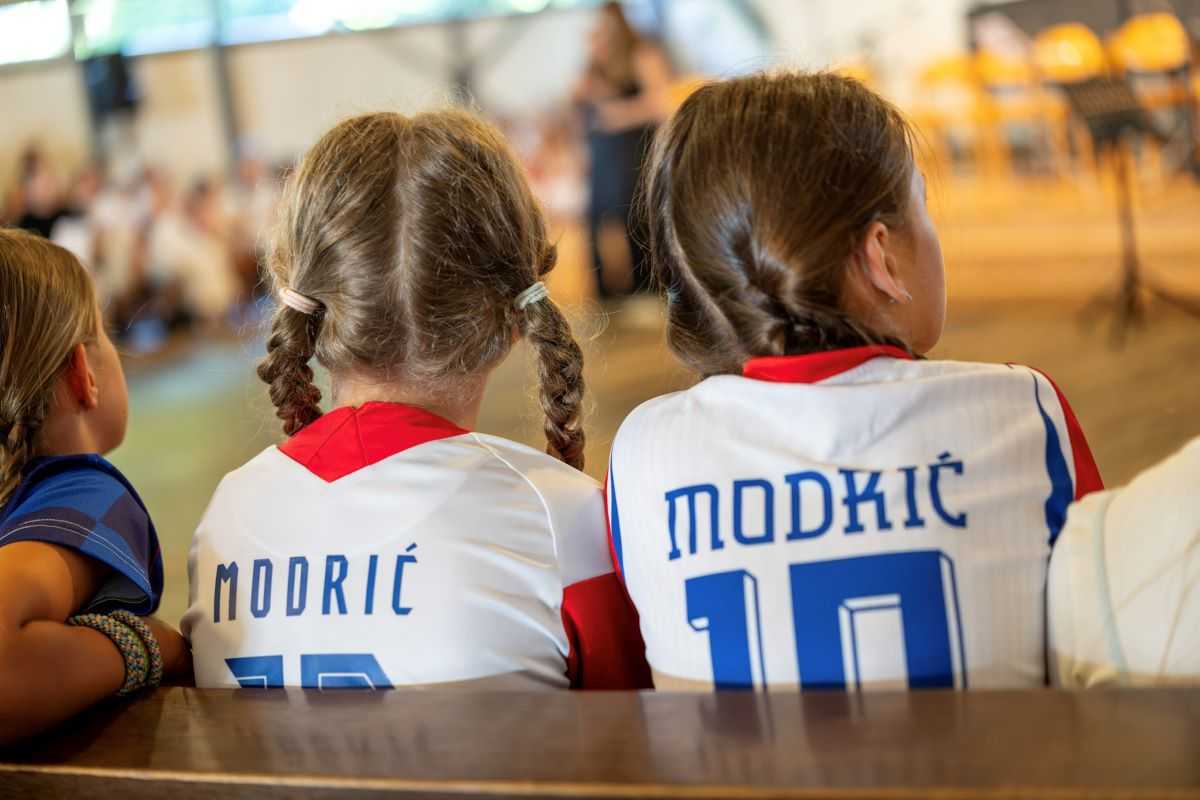 MLADA MISA DON PIJA BUZOVA U MÜNCHENU: Ne bojte se biti autentični! MLADA MISA DON PIJA BUZOVA U MÜNCHENU: Ne bojte se biti autentični!