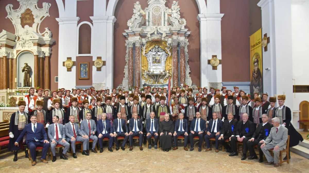 SINJ: Euharistijsko slavlje za članove Viteškog alkarskog društva Sinj