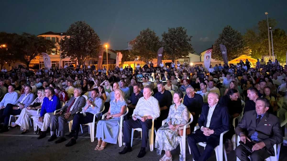 "FESTIVAL KLAPSKE PISME": Posušje okupilo čuvare hrvatske glazbene i kulturne baštine "FESTIVAL KLAPSKE PISME": Posušje okupilo čuvare hrvatske glazbene i kulturne baštine