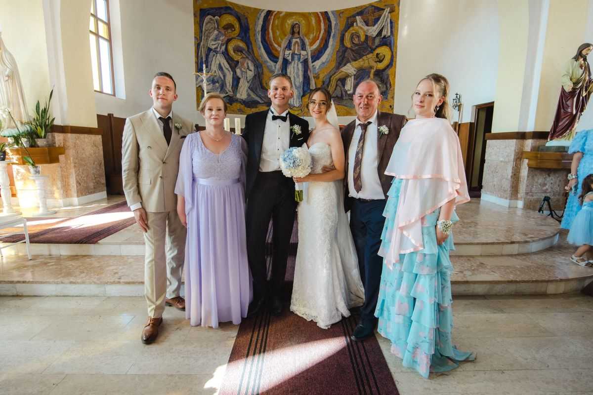 LJUBAV IZMEĐU FRANKFURTA I LIVNA OKRUNJENA U SRCU BIH: Mari i Mario otkrili zašto su svoje "da" izrekli upravo u Kreševu LJUBAV IZMEĐU FRANKFURTA I LIVNA OKRUNJENA U SRCU BIH: Mari i Mario otkrili zašto su svoje "da" izrekli upravo u Kreševu